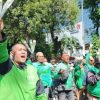 Driver Ojol Gelar “Aksi Tebar Sejuta Mawar” di Monas, Solidaritas untuk Perdamaian dan Affan Kurniawan
